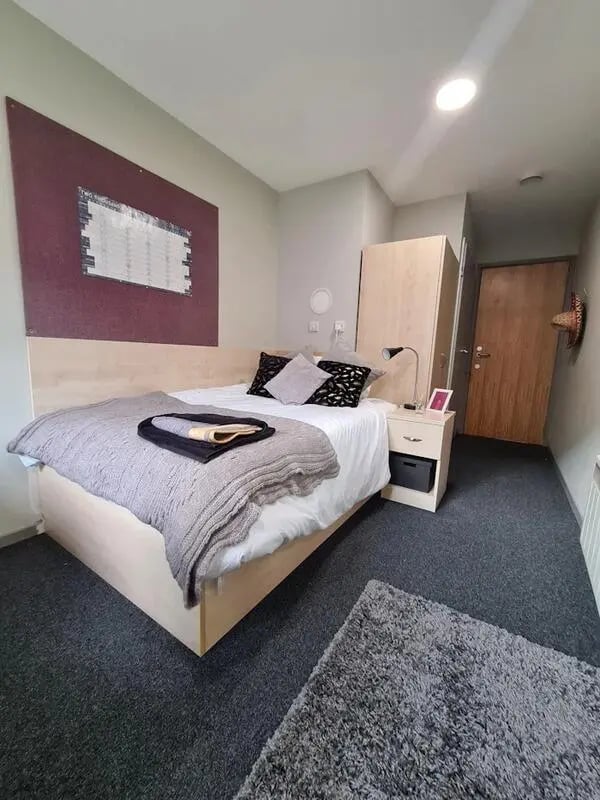 Bed wardrobe desk lamp beside bed bedroom at Buchanan View in Glasgow Student Accommodation