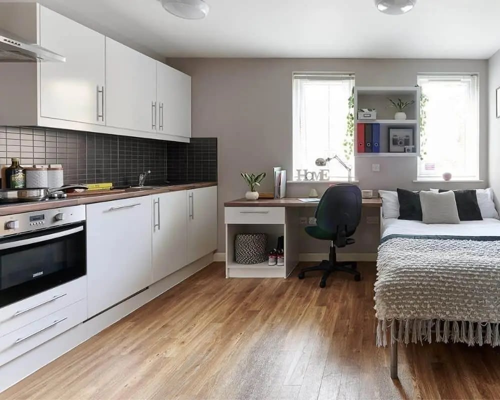 Studio apartment with kitchen bed and desk. at The Mews in Oxford Student Accommodation