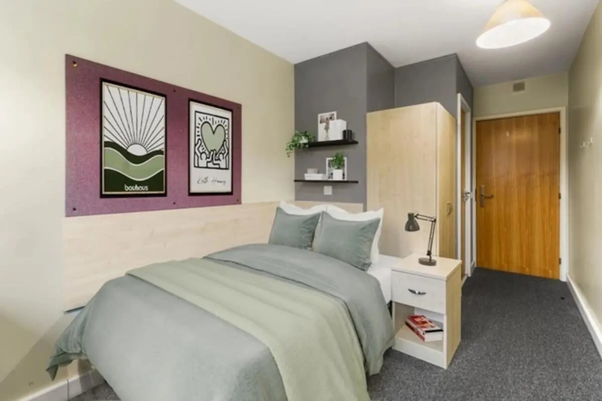 Diamond En Suite - Upper Level