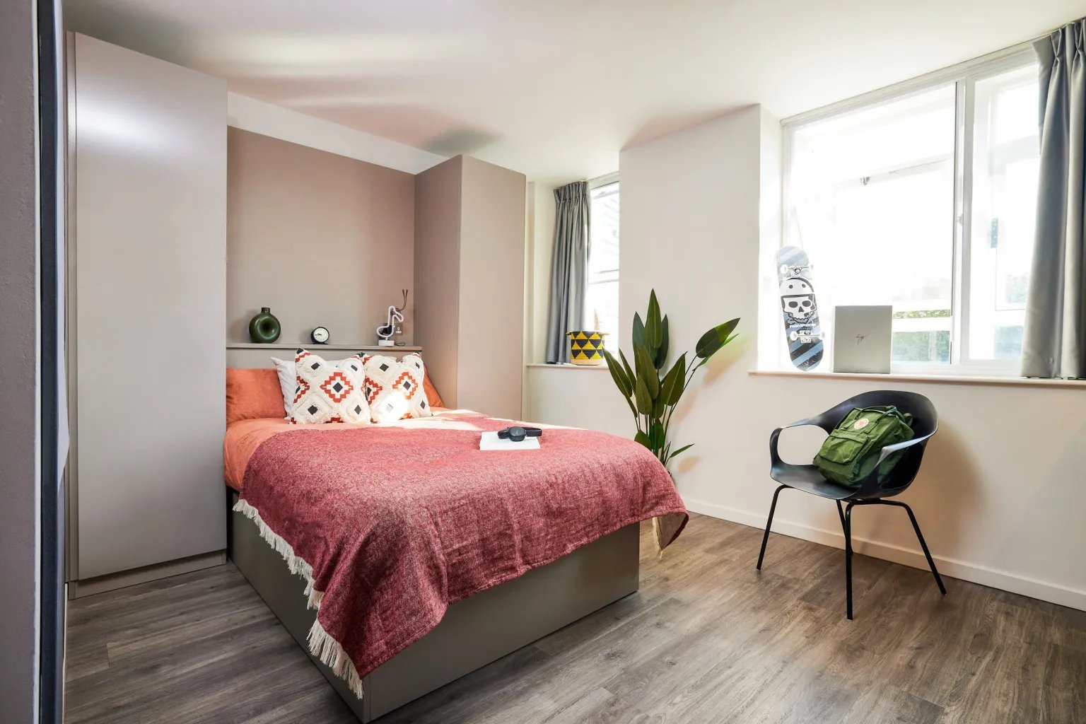 Bed wardrobe plant chair laptop skateboard bedroom at Vita Student Crosshall Street in Liverpool Student Accommodation