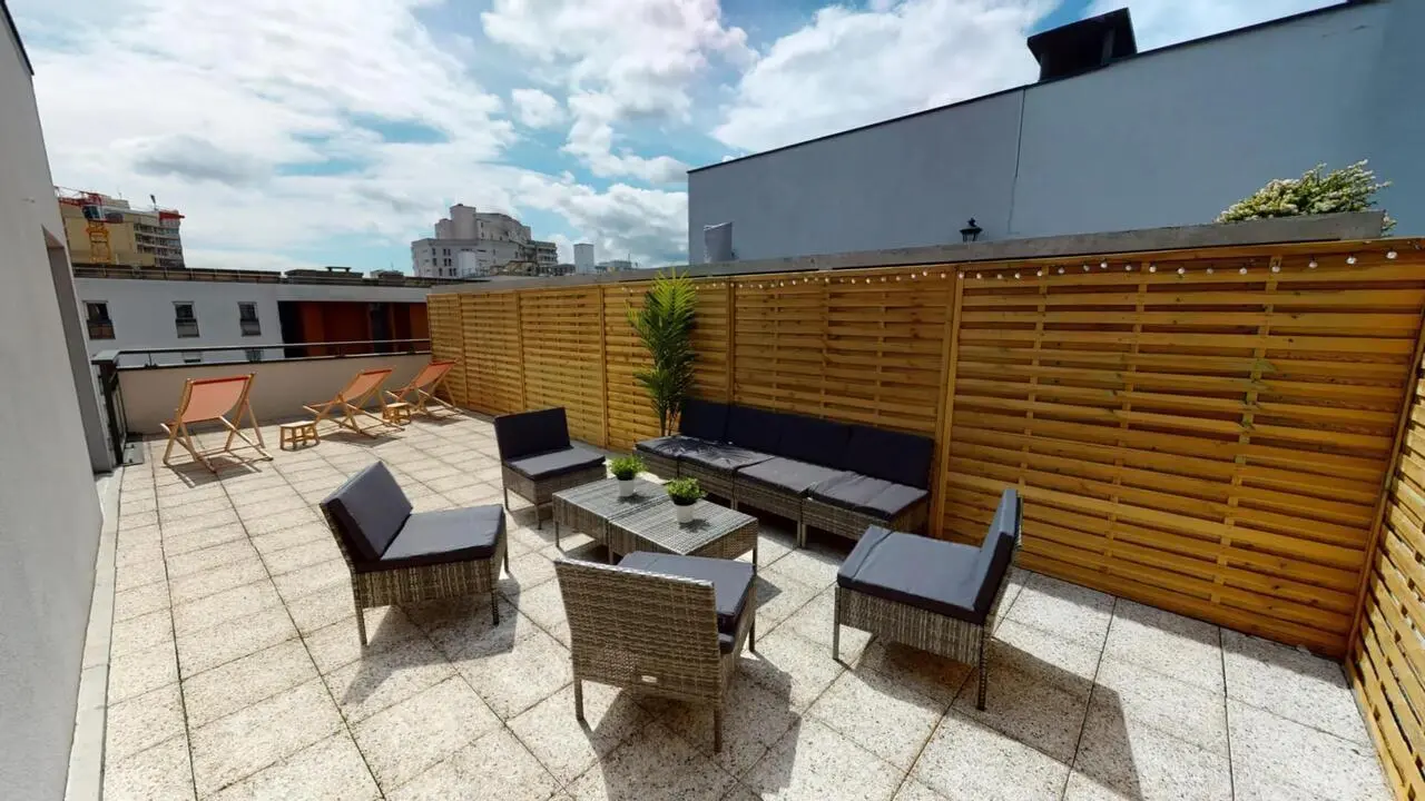 Bright double bedroom close to Parc André Malraux