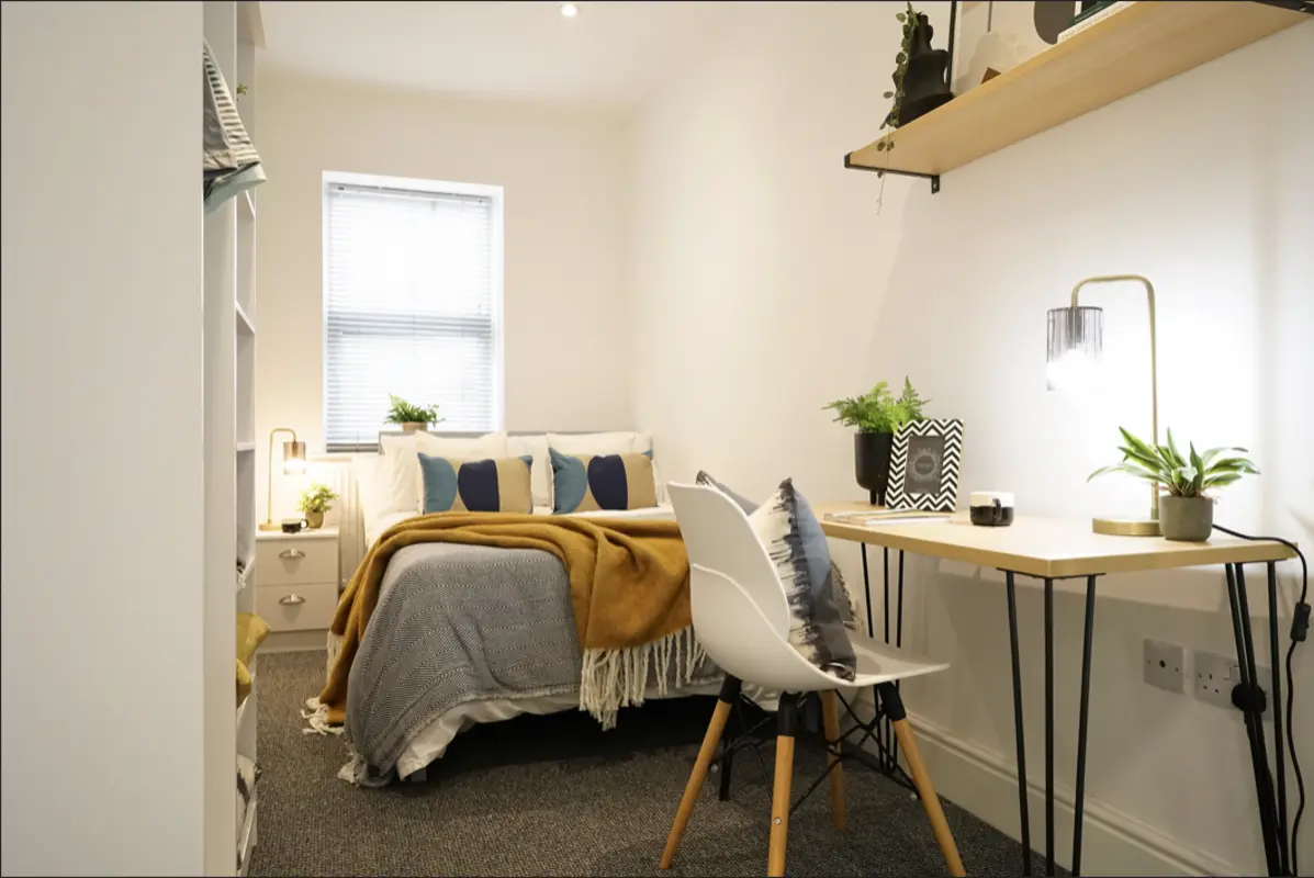 6 Bedroom House at 1, Baggholme Road