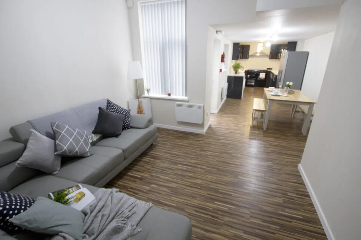 6 Bedroom House at 31, Deramore Street