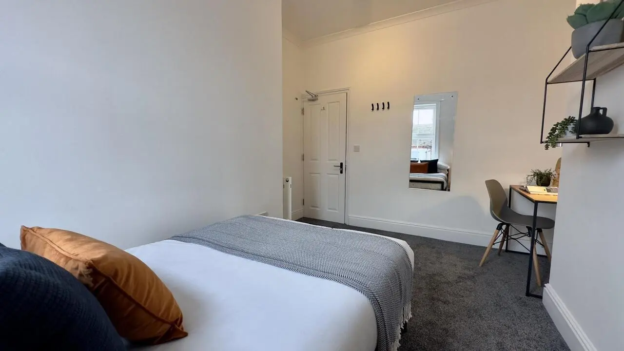 6 Bedroom House at 214, West Parade