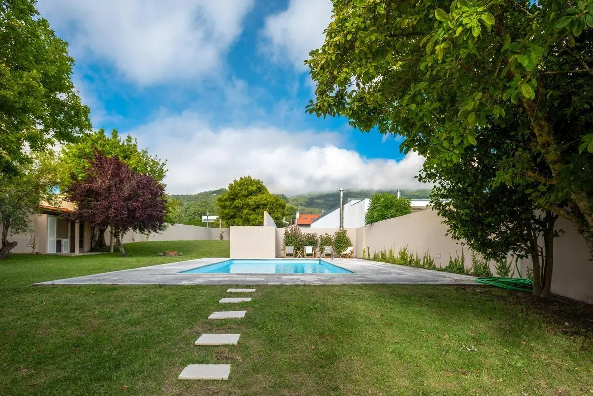 Amazing 3-bedroom House with Garden and Swimming pool in Afife