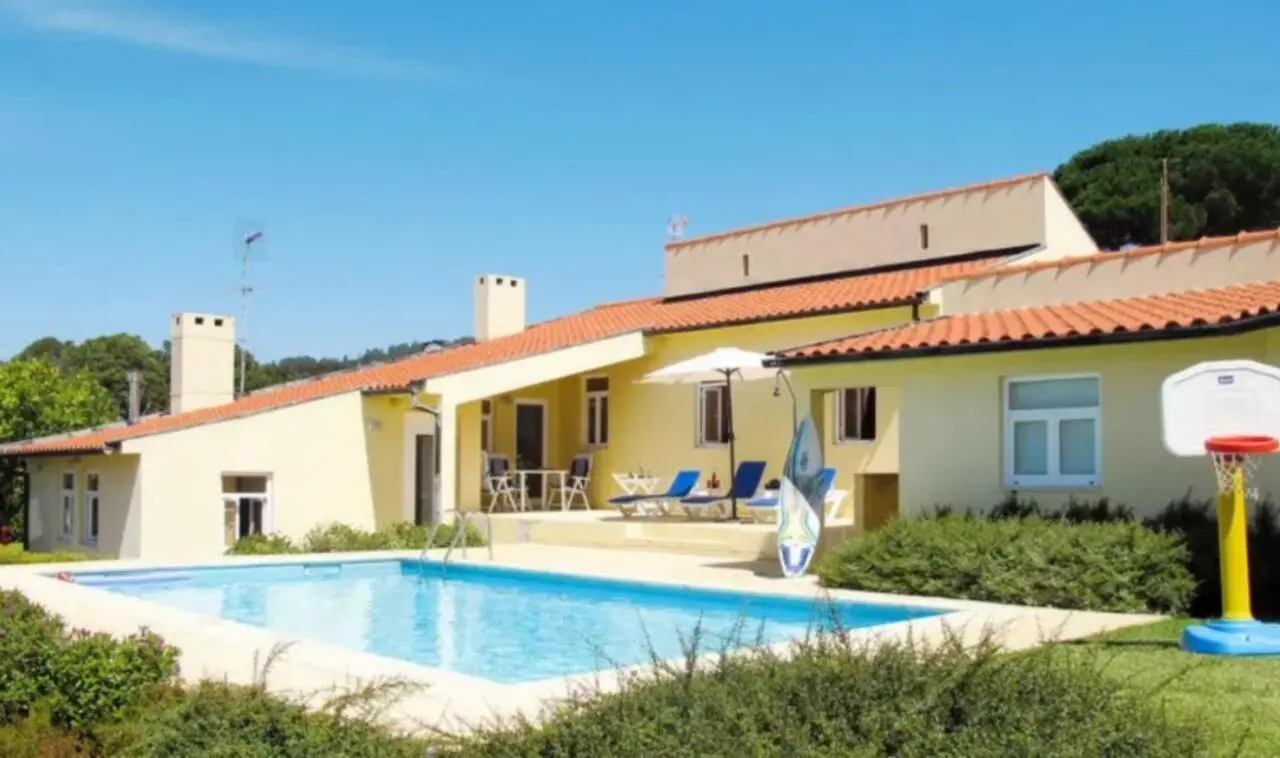 Passionate 4 Bedroom House & a swimming pool close to Afife Train Station