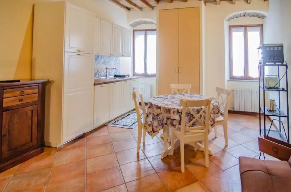 Bright and spacious studio apartment located in the historic center
