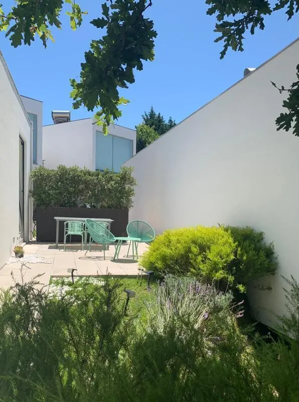 Charming 2 Bedroom House close to Seixas Train Station