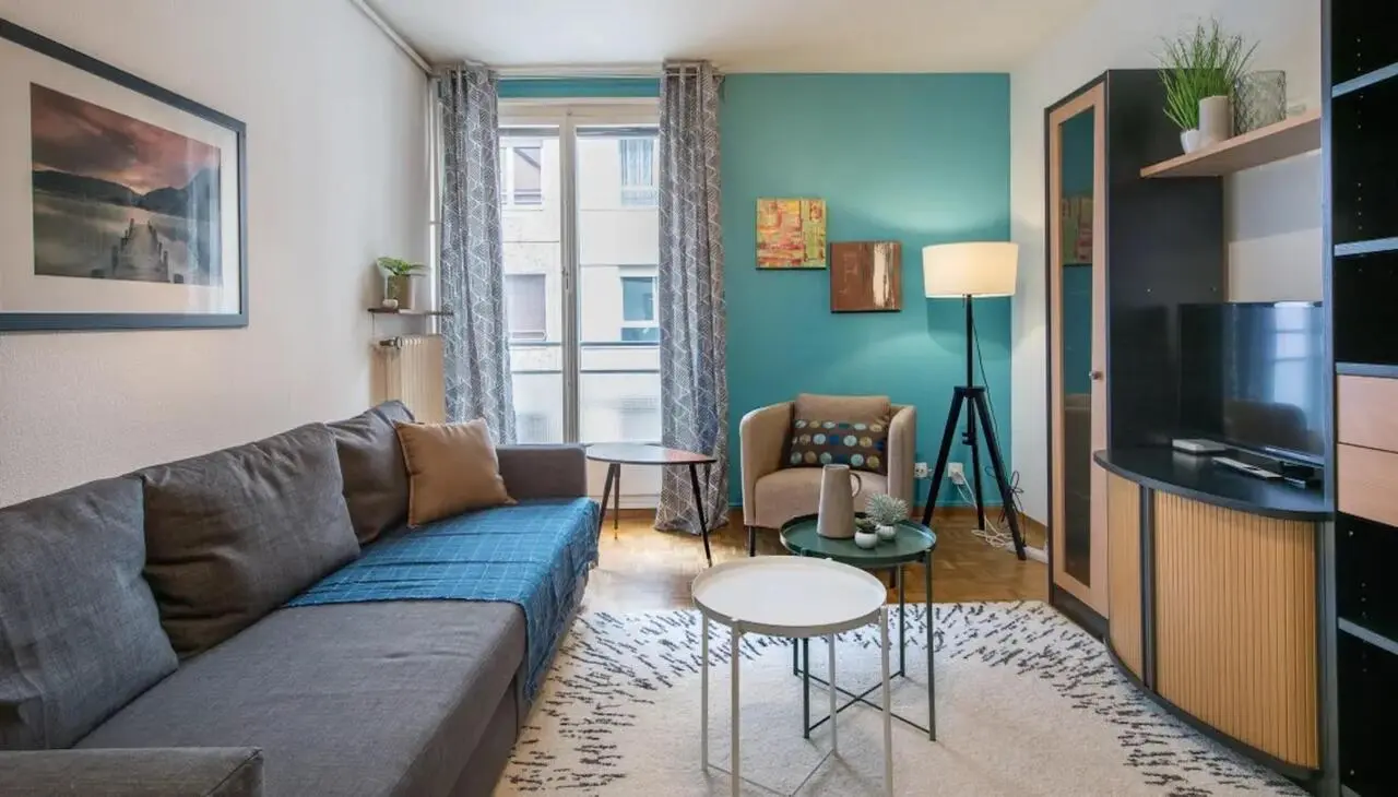 HH, Swiss, Geneva, Richemont 7, 24