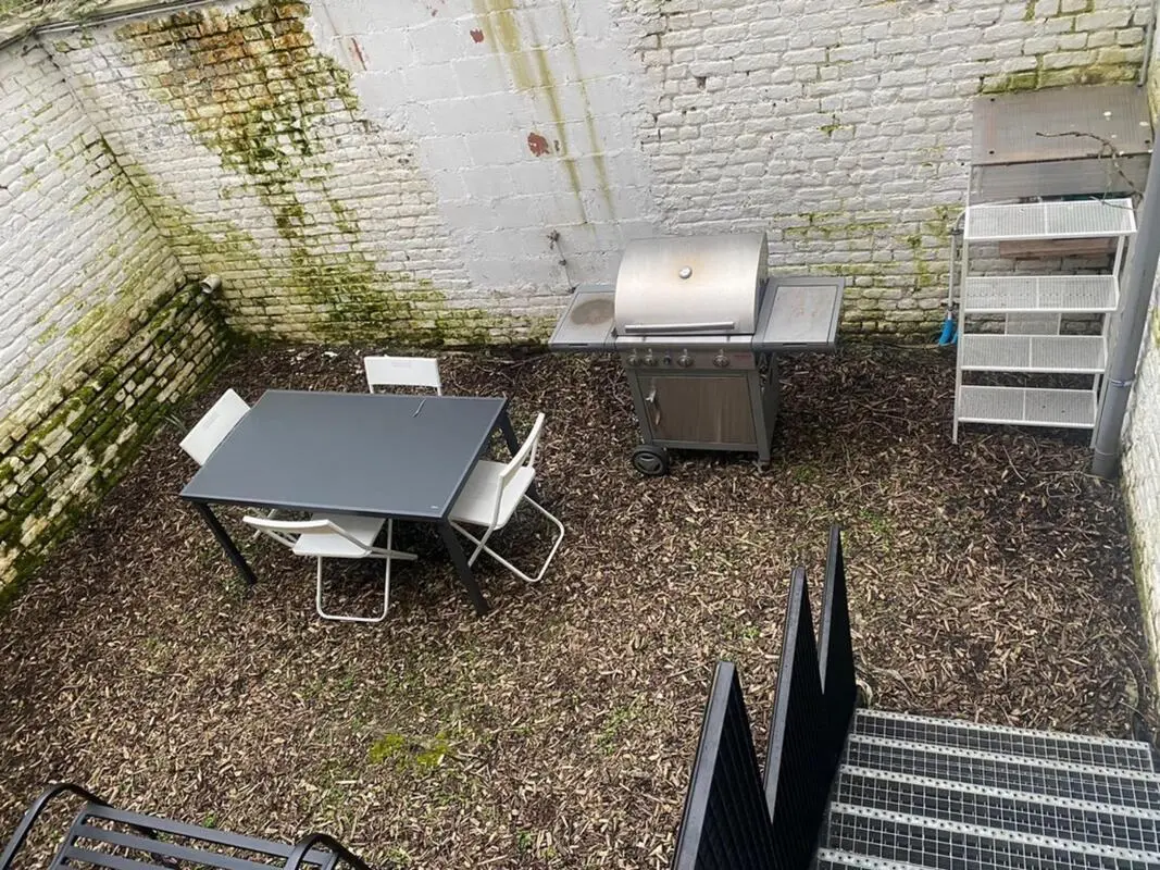 Vibrant 1 Bedroom Apartment with a Backyard close to Clemenceau Metro