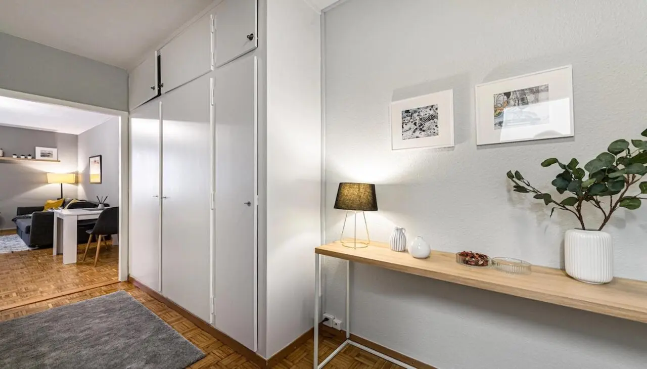 HH, Swiss, Geneva, Richemont 7, 32