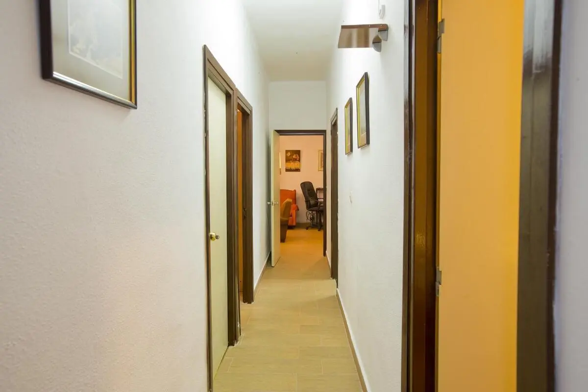 Neat double bedroom quite close to Universidad de Sevilla, just for students (20 to 35 years old)