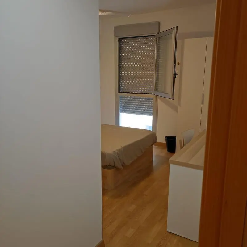 Double bedroom, with private bathroom, in 3-bedroom apartment