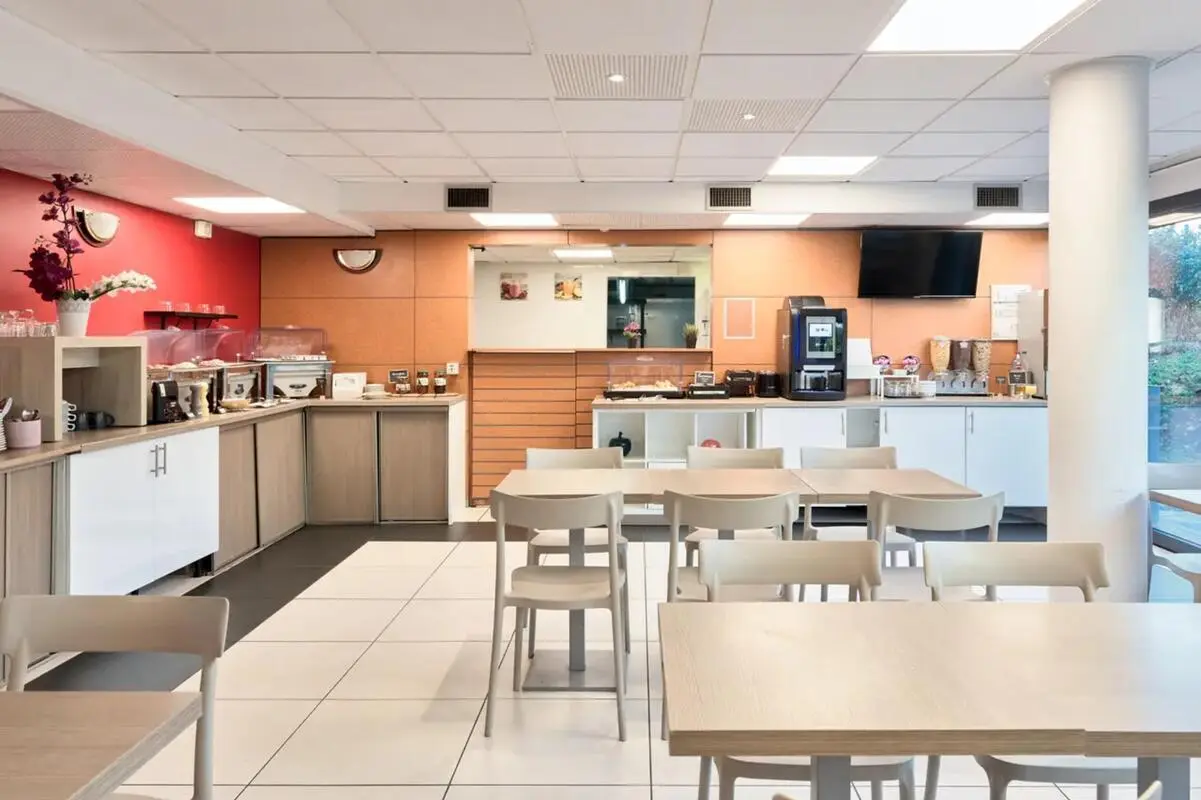 Elegant 2-bedroom apartment in Saint-Cyr-l'École