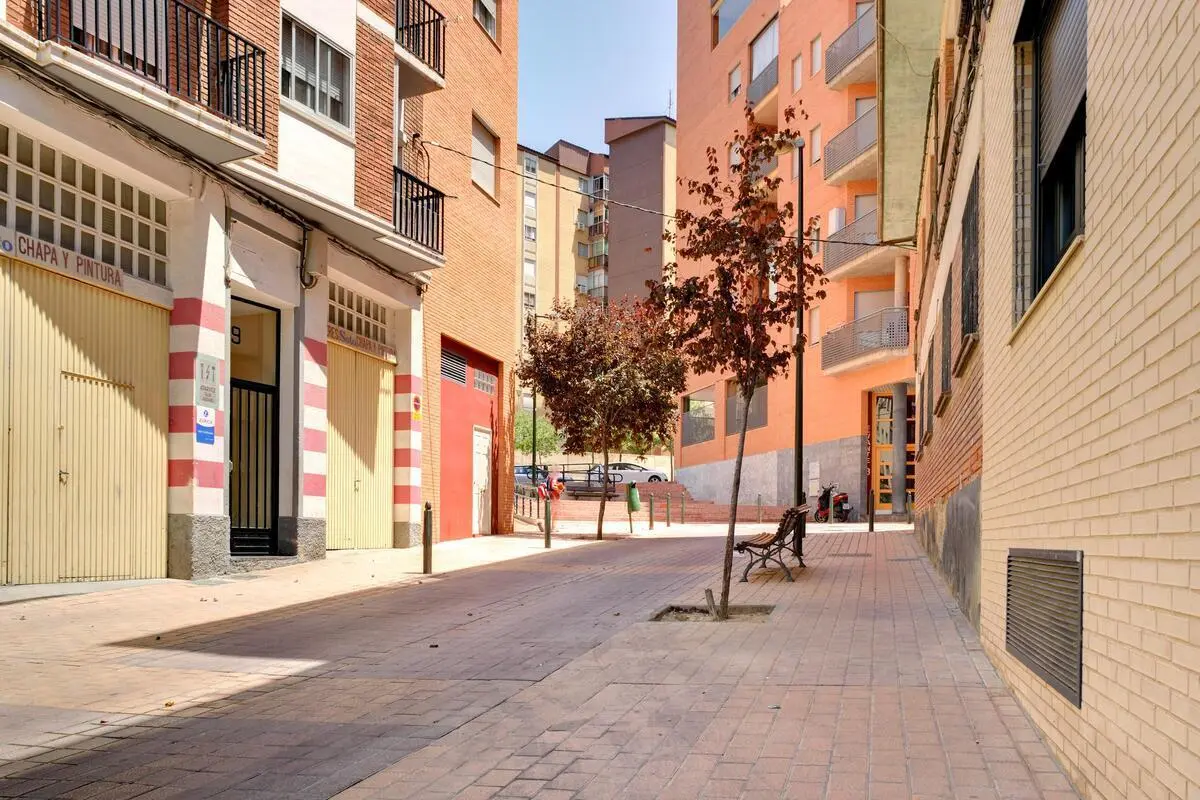 Lovely single bedroom with some restrictions in the kitchen (not possible to cook hot meals)