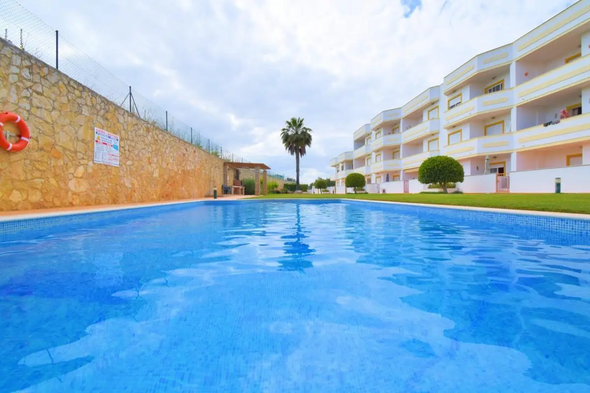 Delightful 2 Bedroom Apartment in a Condominium close to Salgados Golf Course