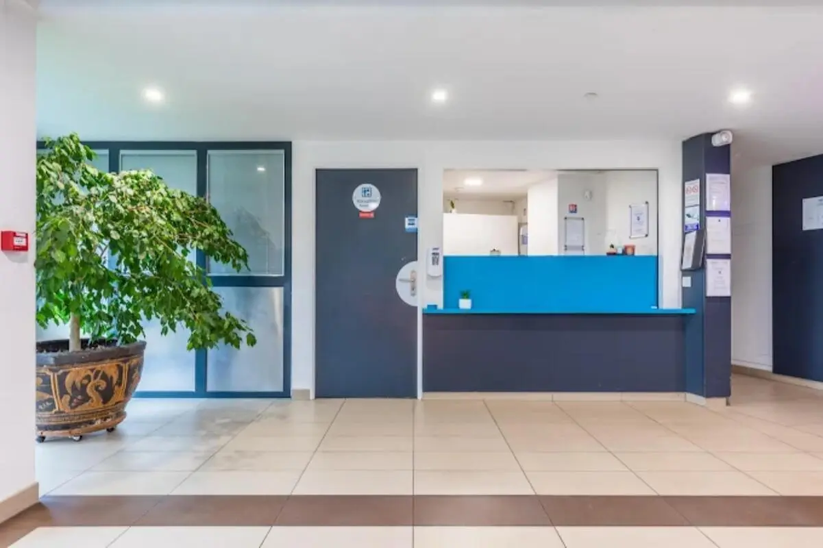 inviting 1-bedroom apartment in Magny-les-Hameaux