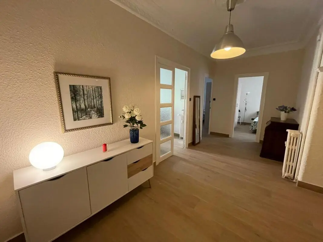 Inviting double bedroom next to Plaza de los Sitios