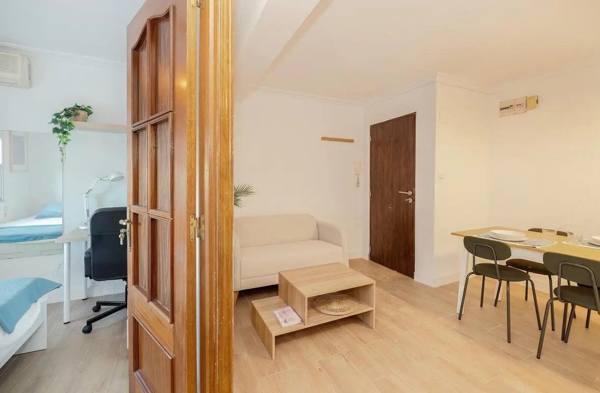 Attractive single bedroom