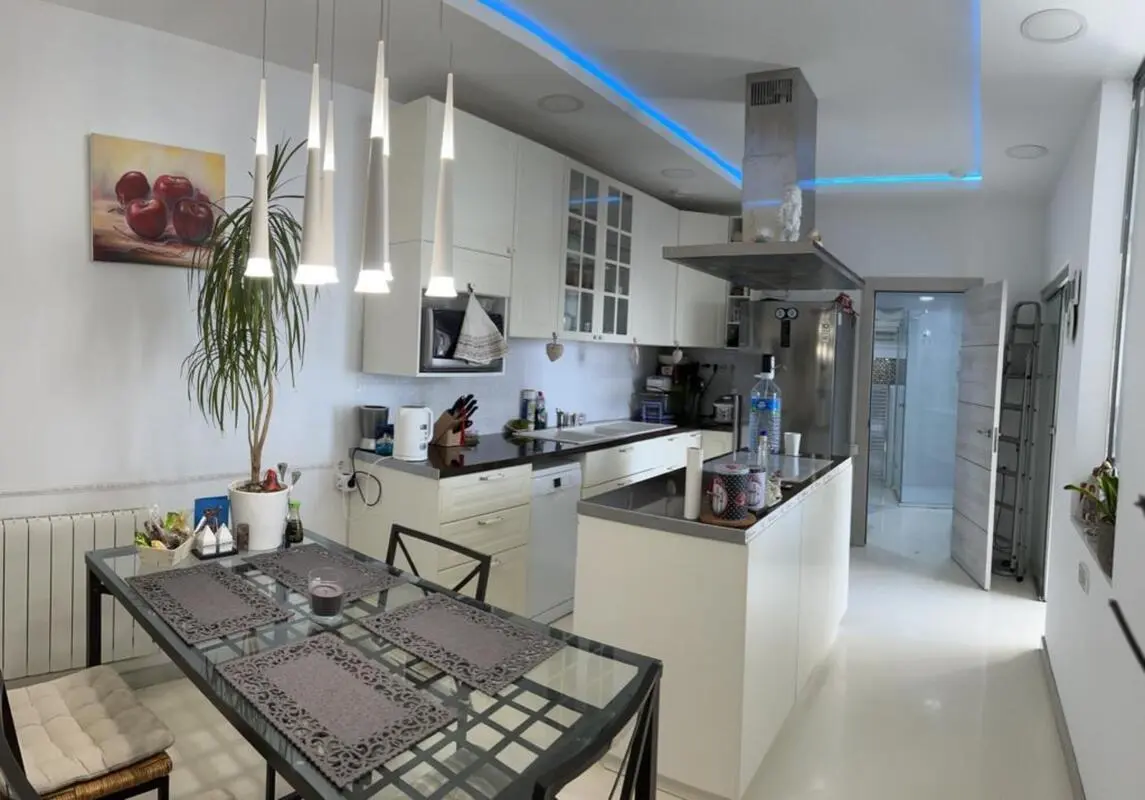 3-bedroom apartment in Les Roquetes, Barcelona