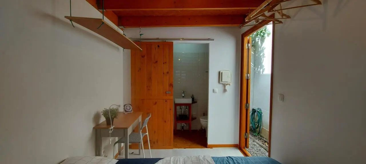 Comfy studio annexed to a main house with garden near Peniche