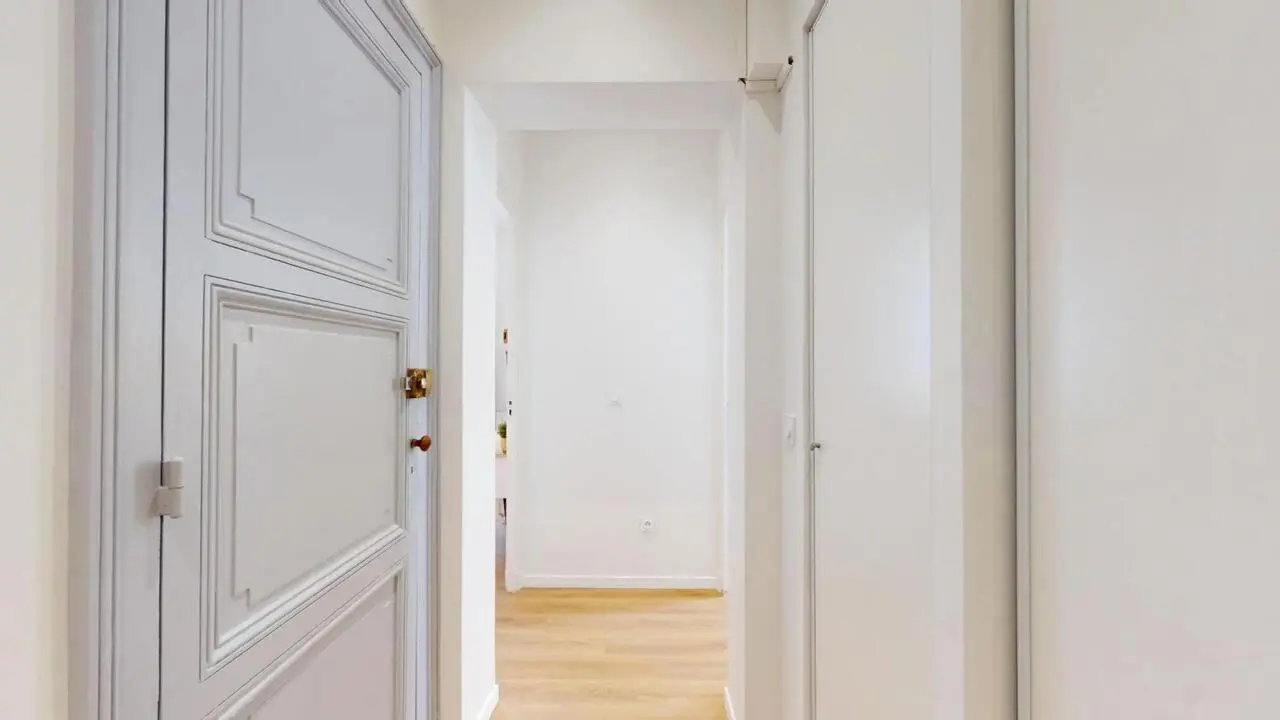 Elegant bedroom near St Jean train station