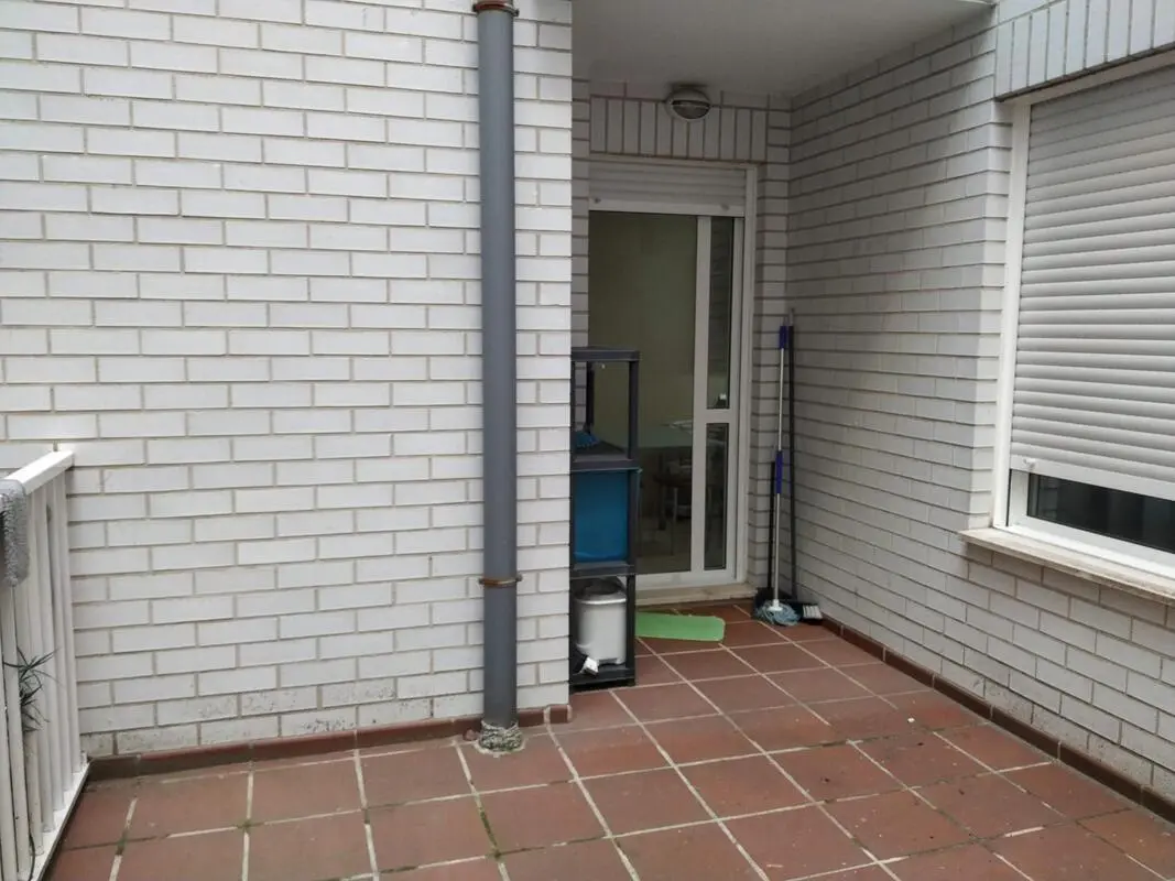 Nice double bedroom in Parque de Las Gaunas