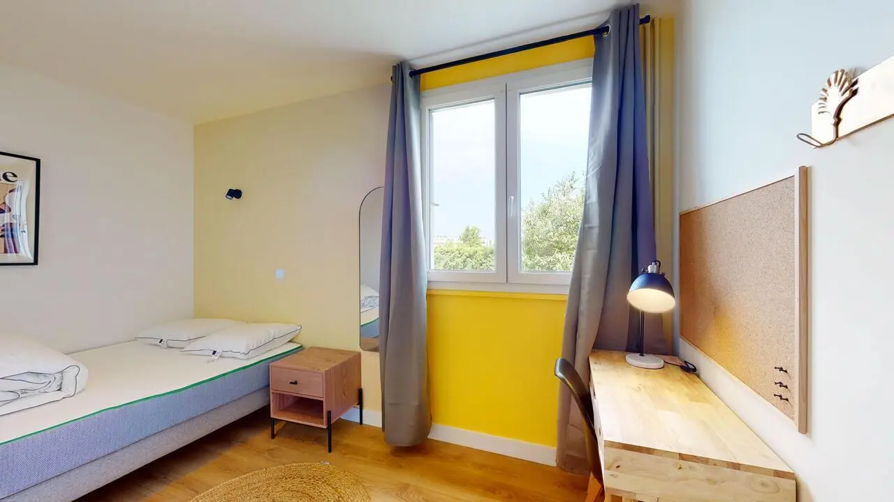 Lovely double bedroom near the centre of Aix-en-Provence