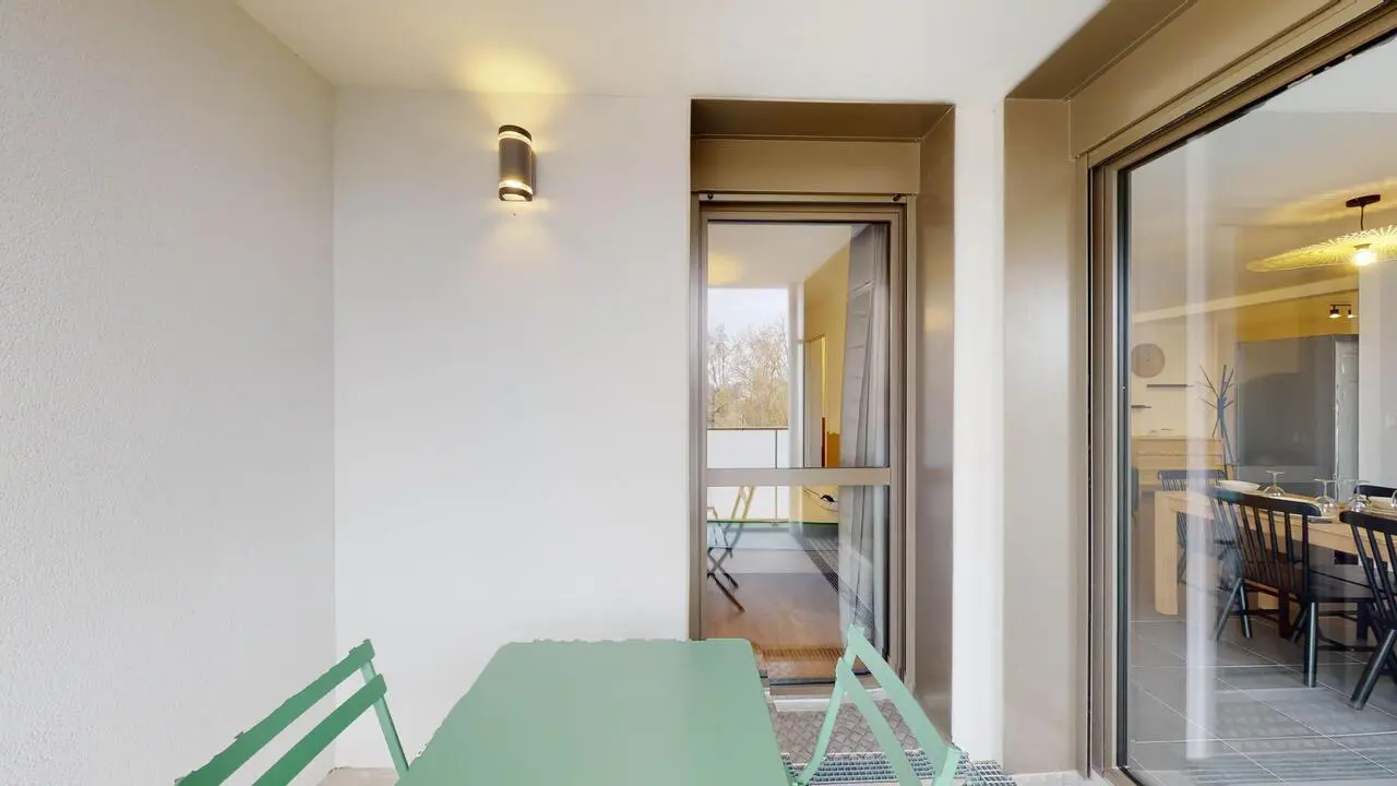 Inviting double bedroom in Gare St Jean