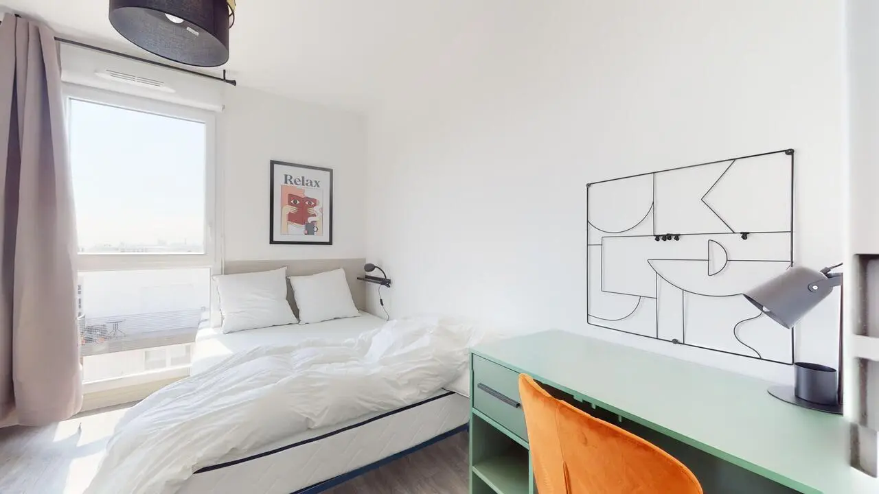 Alluring double bedroom in Jas-de-Bouffan