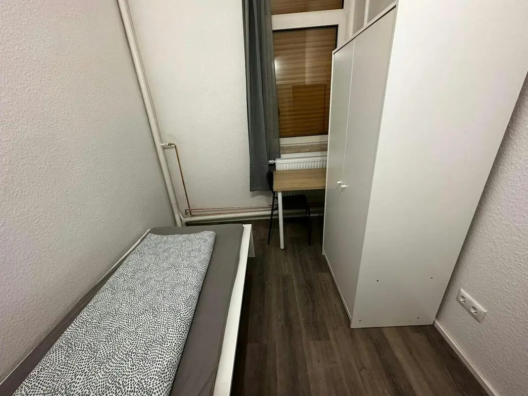 Homely single bedroom in Phoenix W