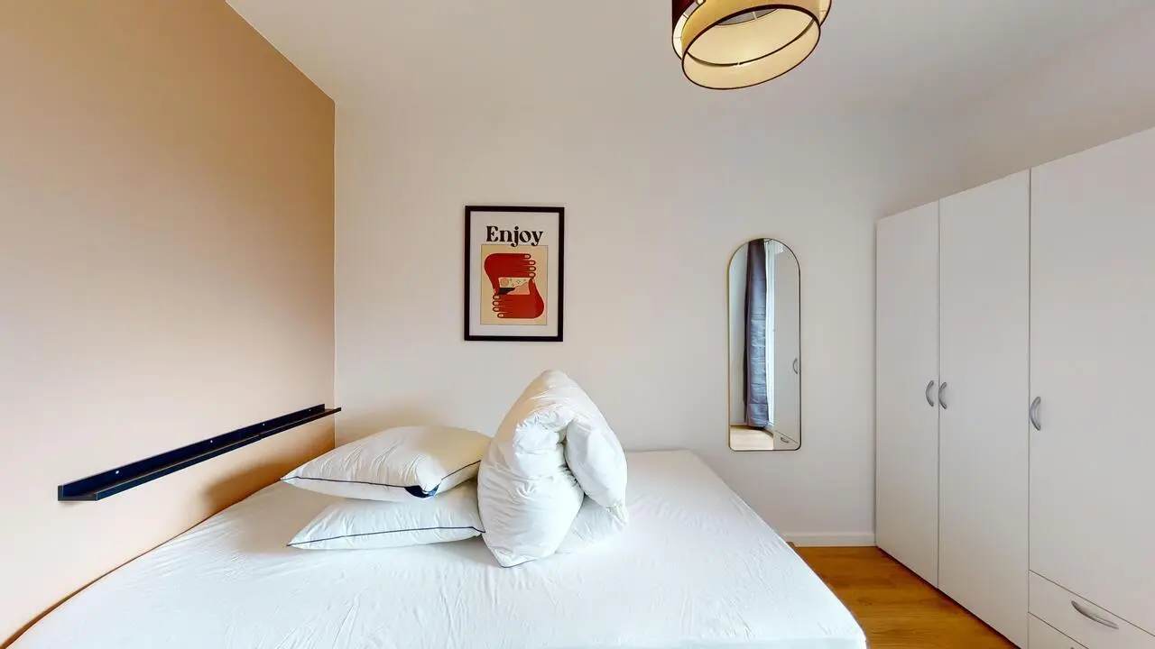 Neat double bedroom near the centre of Aix-en-Provence