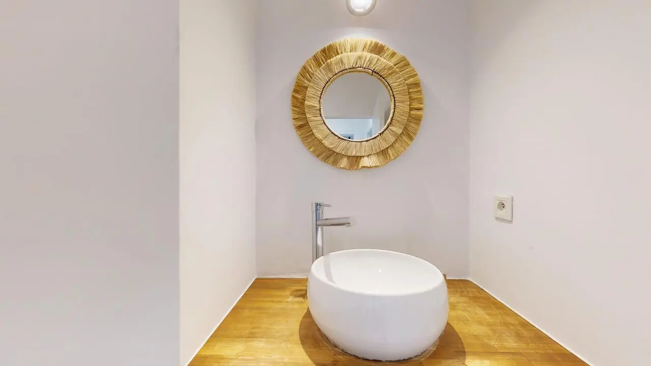 Nice double bedroom in Belle-de-Mai