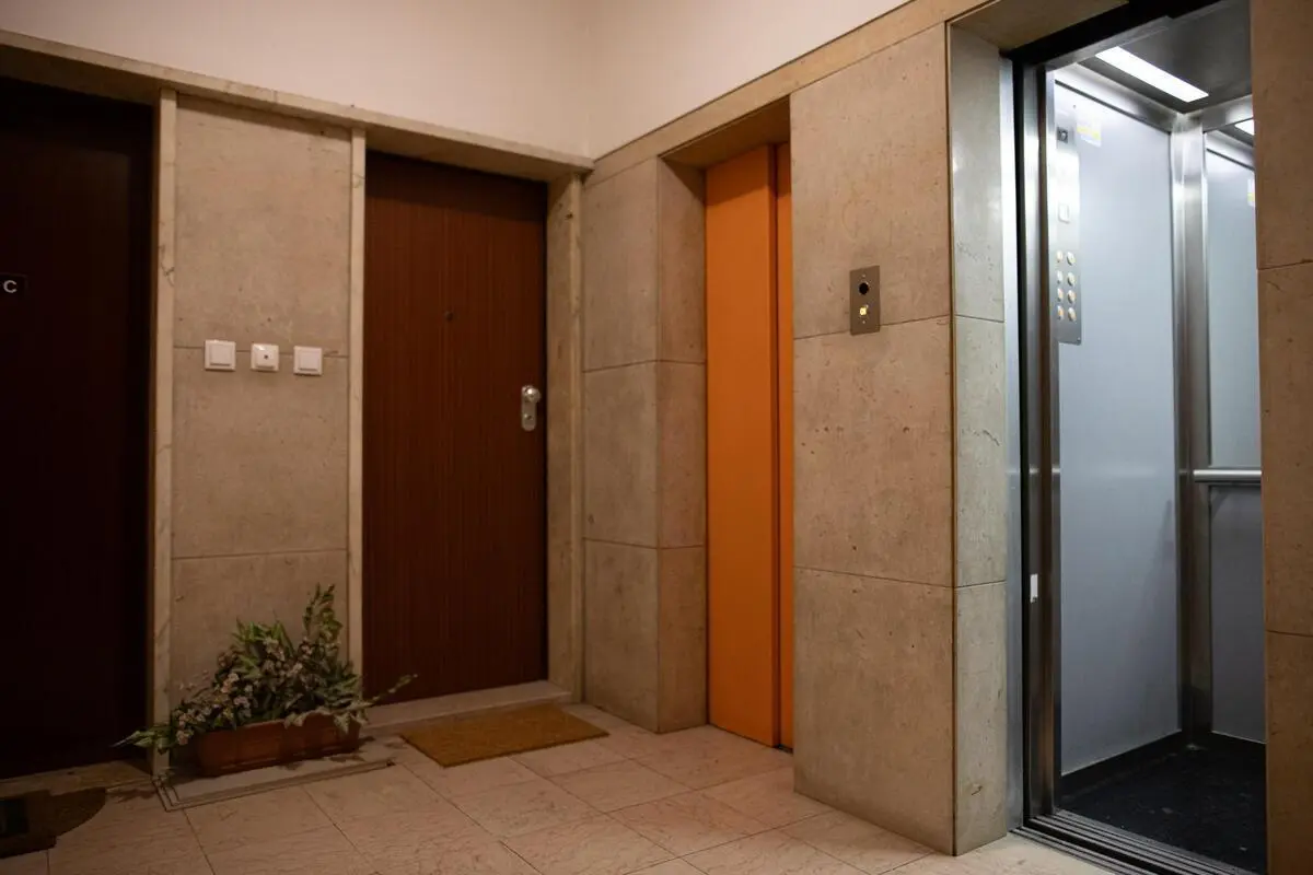 Modern 1-bedroom flat in well-connected Picoas