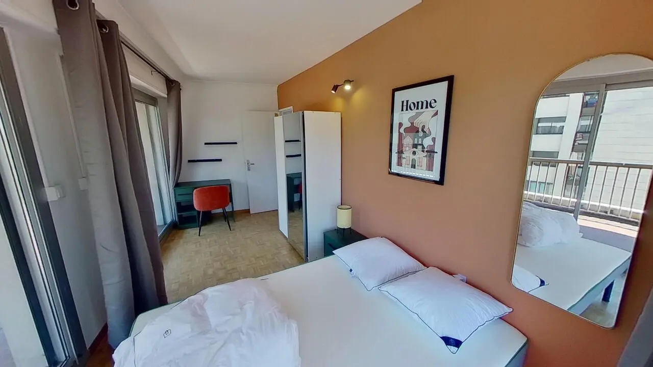 Interesting double bedroom near the Saint-Charles train station