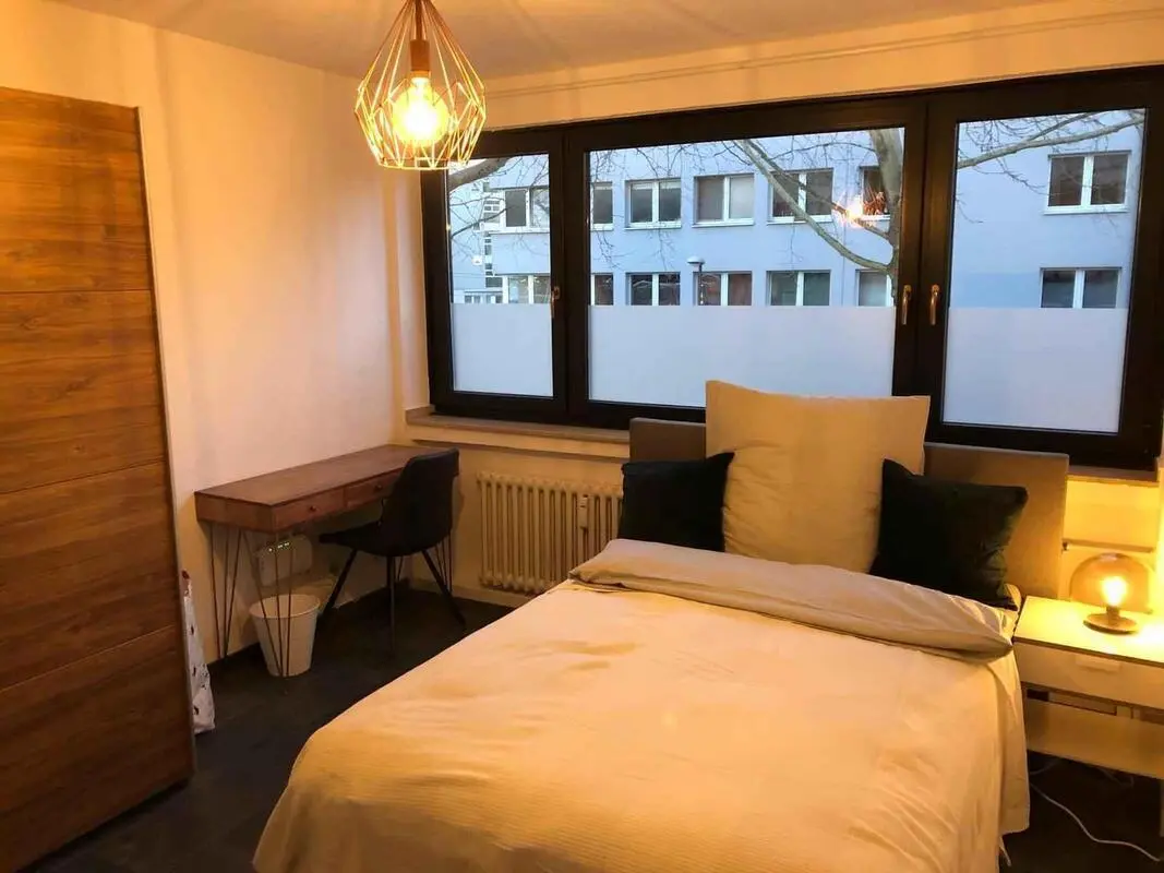 Spacious single bedroom near Barbarossaplatz