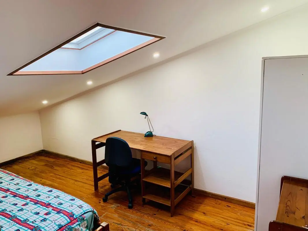 Giant and confortable double bedroom in a student apartment, in Coimbra
