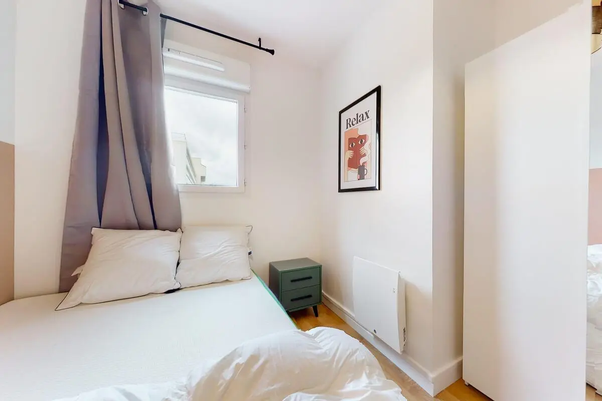Bright double bedroom near Pont de Bezons station