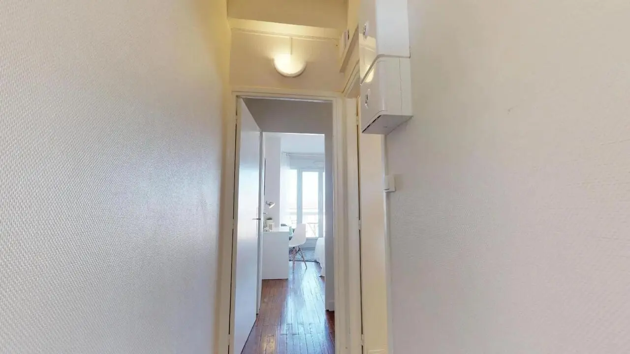 Snug double bedroom close to François Verdier metro station