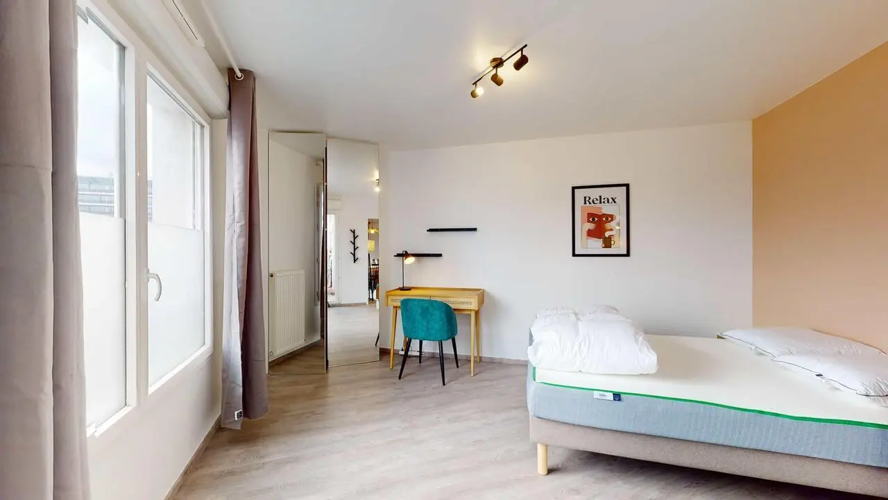 Pleasant double bedroom near Pont de Bezons tram stop