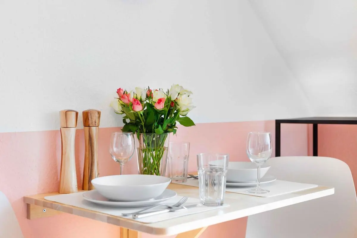 Appealing Elegant double bedroom in a 4-bedroom apartment in Pempelfort