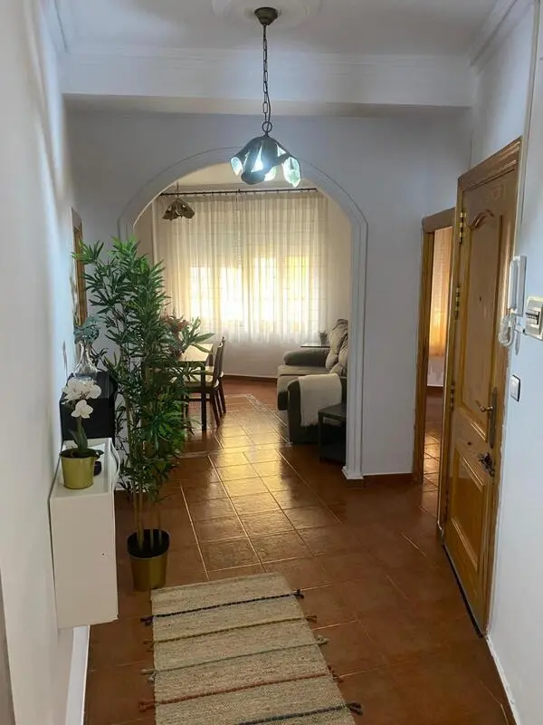 Single bedroom in 4 bedroom apartment