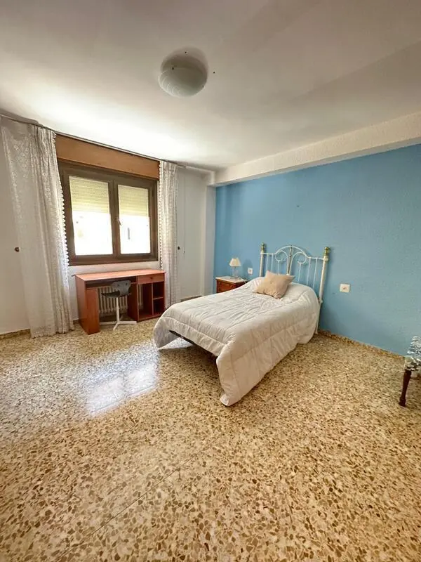 Bright double bedroom in Albacete close to downtown