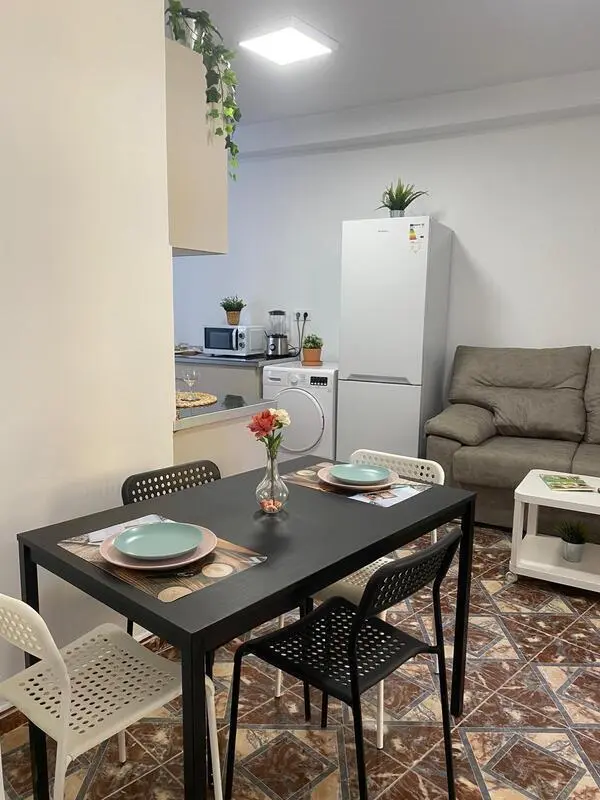 Stunning double bedroom in a 4-bedroom flat close to Puerta de Purchena