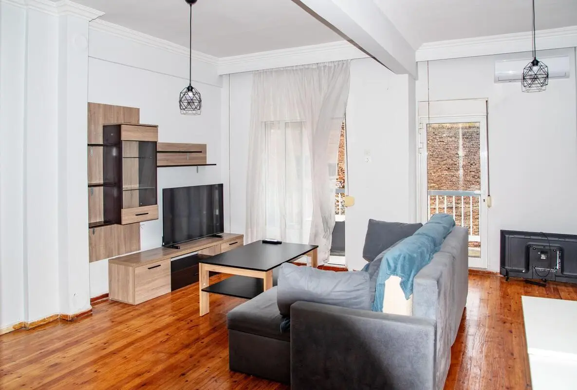 Double bedroom close to Aristotle's Square