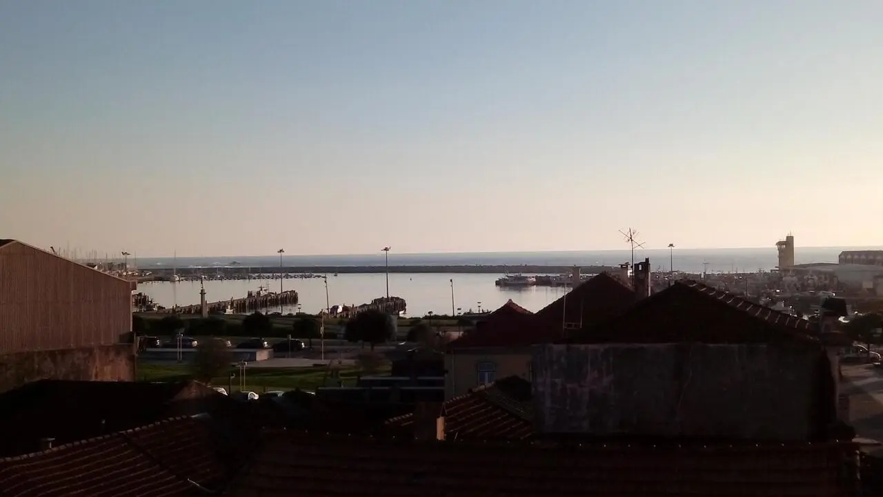 Homely 3-bedroom flat next to Póvoa de Varzim metro station