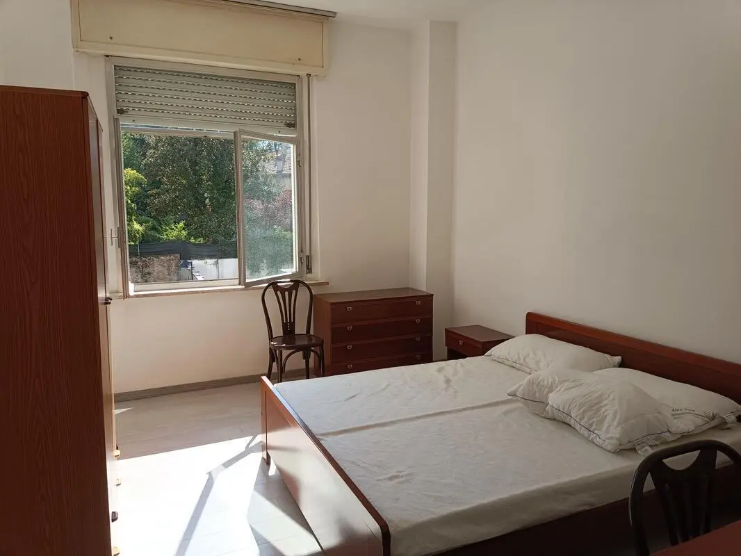 Newly renovated apartment over 120 m2 three HUGE double rooms.