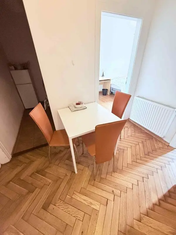 Comfortable double bedroom in a 3-Bedroom apartment, close to Galeria Kazimierz