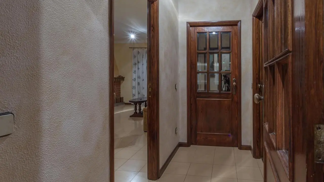 Comfy twin bedroom in 3-room apartment near ISMAI