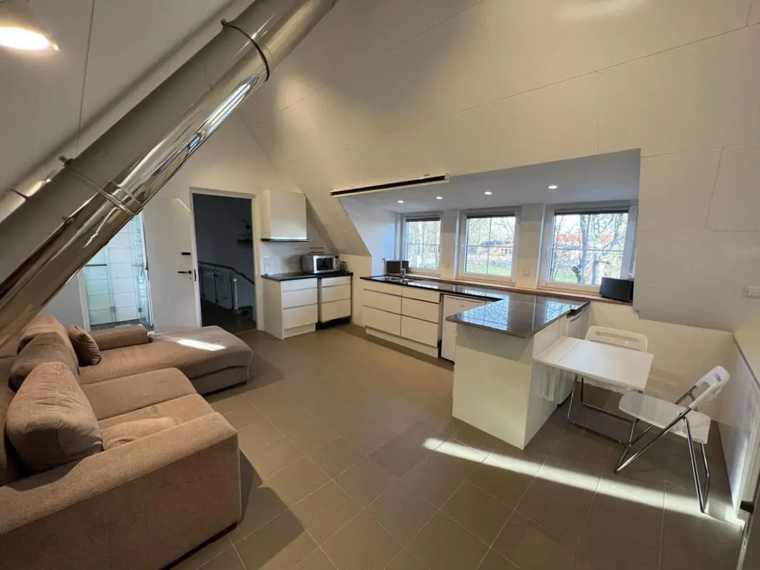 Single bedroom in 2-bedroom apartment